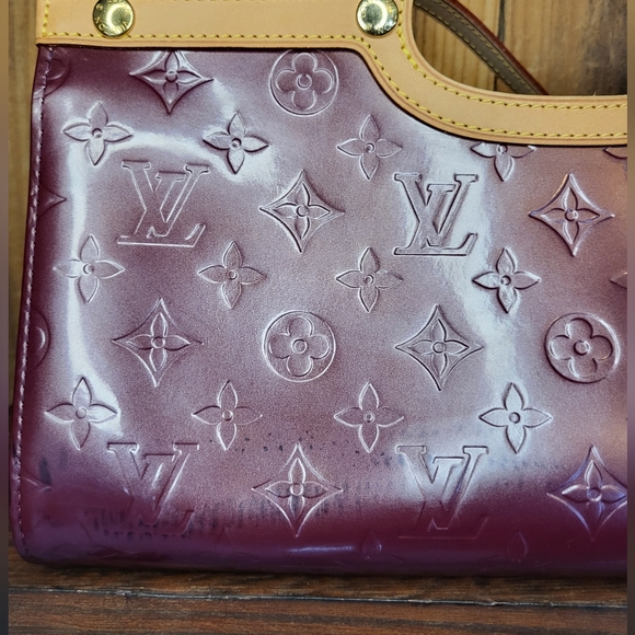 LOUIS VUITTON Roxbury Drive Monogram Vernis Handbag - Picture 12 of 16